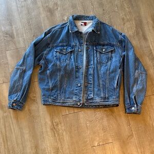 Tommy Hilfiger 90’s Vintage Truckers Denim Jacket Size Large PTP 24.5”